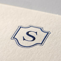 Biglietto singolo/Invito con busta<br>Iniziali a rilievo (A-Z)