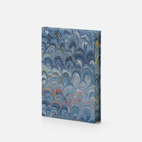 Taccuino pagine bianche<br>copertina rigida con taglio marmorizzato<br>collezione Pavoni