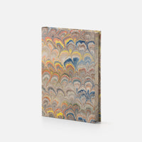 Taccuino pagine bianche<br>copertina rigida con taglio marmorizzato<br>collezione Pavoni