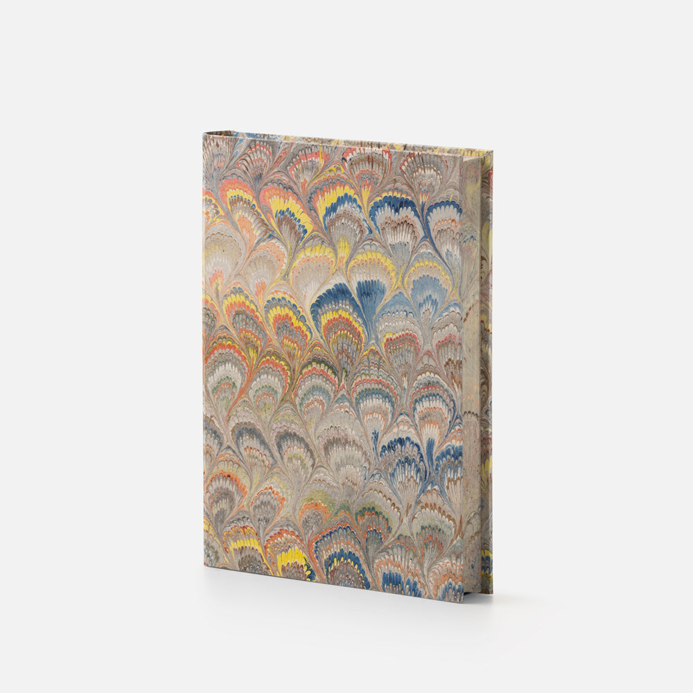 Taccuino pagine bianche<br>copertina rigida con taglio marmorizzato<br>collezione Pavoni