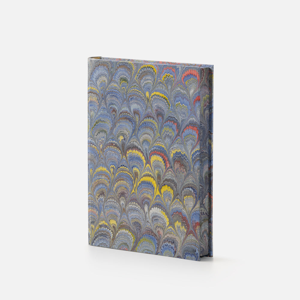 Taccuino pagine bianche<br>copertina rigida con taglio marmorizzato<br>collezione Pavoni