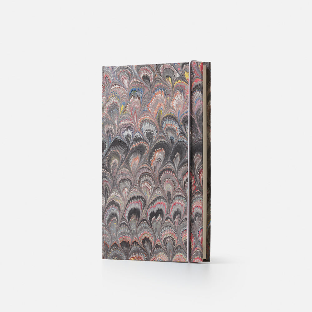 Lined notebook with elastic band<br> Hardcover - Pavoni Collection