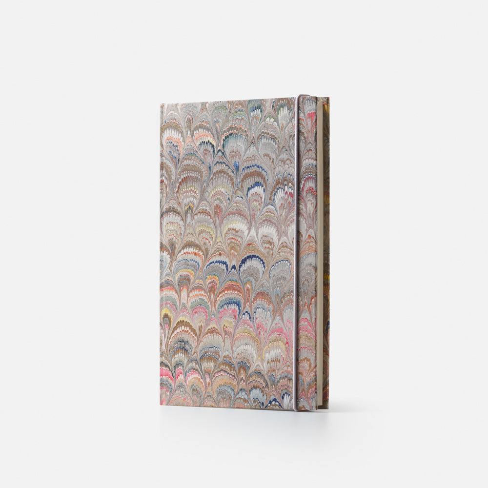 Lined notebook with elastic band<br> Hardcover - Pavoni Collection