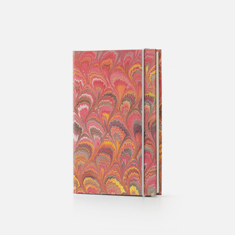 Lined notebook with elastic band<br> Hardcover - Pavoni Collection