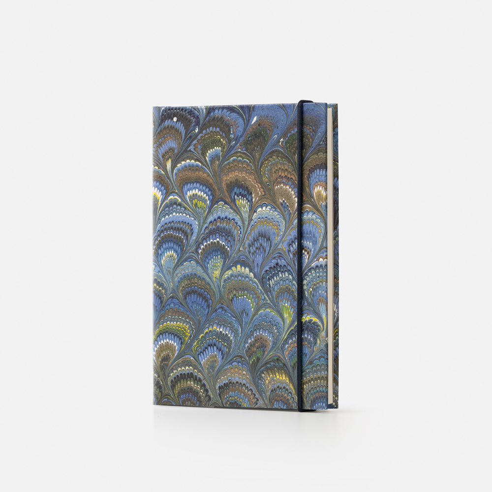 Lined notebook with elastic band<br> Hardcover - Pavoni Collection