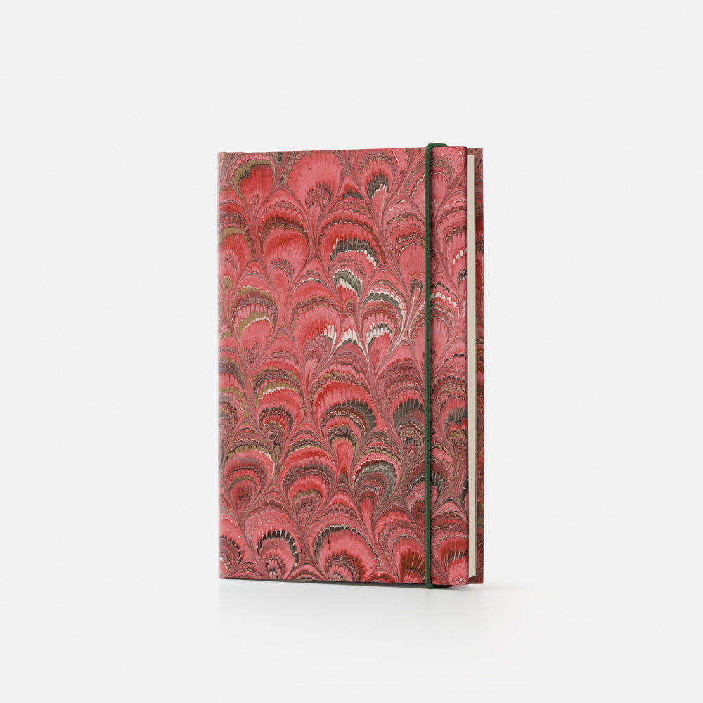 Lined notebook with elastic band<br> Hardcover - Pavoni Collection