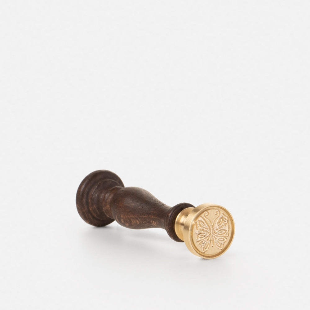 Set sigillo in ottone con ceralacca<br>Farfalla